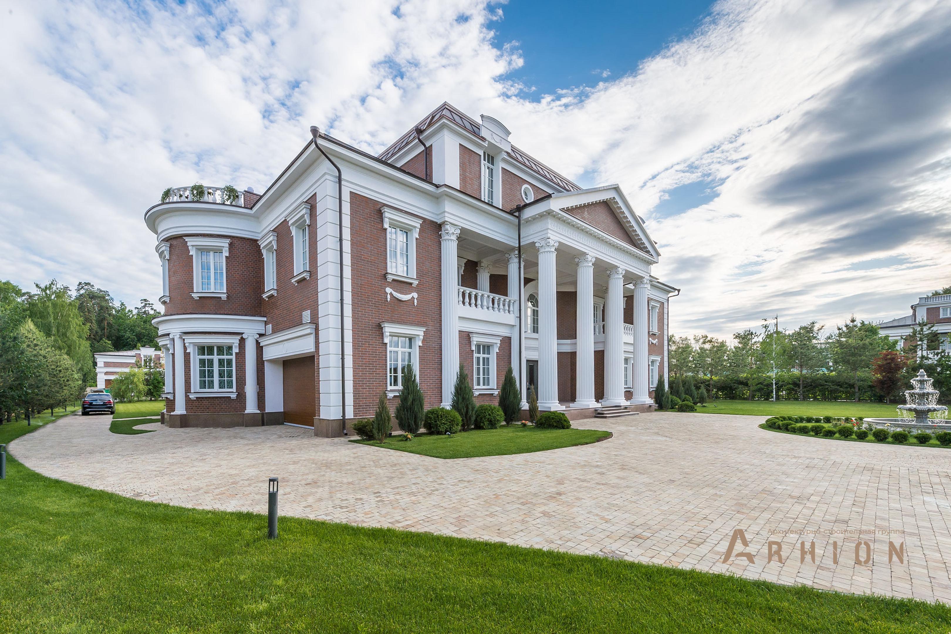 7. Проект трехэтажного дома в классическом стиле с многоскатной кровлей, gk-01, площадью - 1200 кв c сауной, терассой, эркером, вторым светом